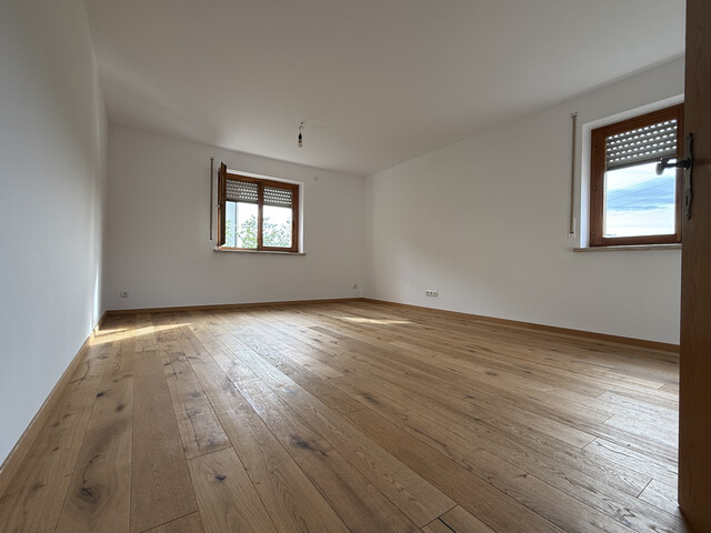 Erstbezug nach Sanierung: Großzügige 4-Zimmer-Wohnung in begehrter Lage 
