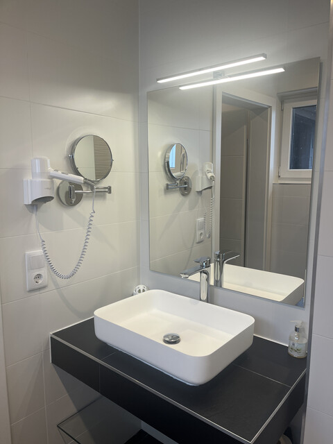 Neubau-Wohnung Top 3 voll Möbliert mit 8 m² Terrasse, Garten, EG, Fahrradraum!