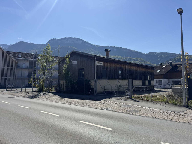 Genehmigtes Bauprojekt mit 8 Wohnungen – Investition mit sofortigem Baustart