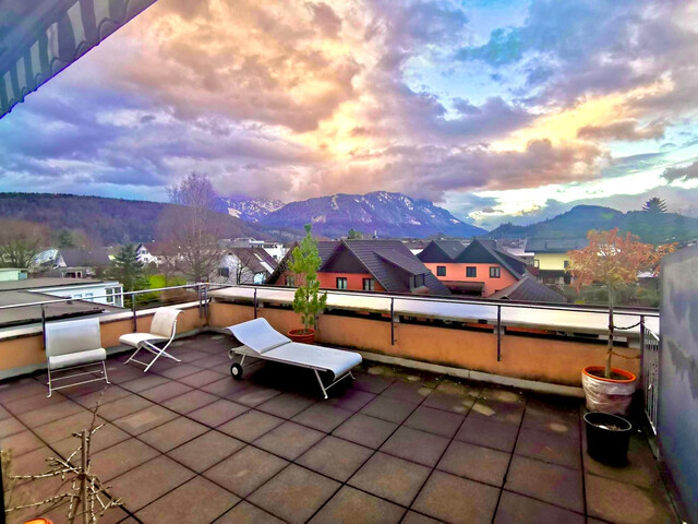 Privat: Loftartige 70m2, 2 Zimmer Dachgeschosswohnung, mega view und TG