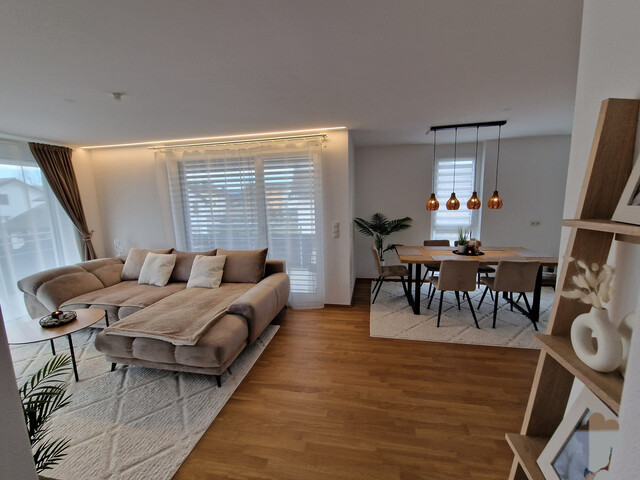 Moderne Terrassenwohnung in Neubau mit Parkplatz, Balkon 29 m², Keller 8 m², Fahrradabstellraum