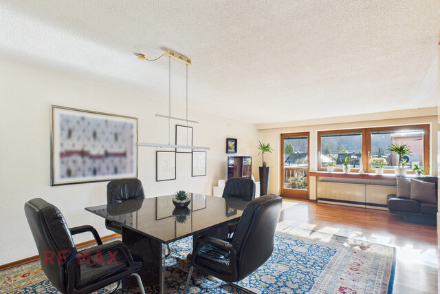 Zweistöckige Dachgeschosswohnung mit 5 Zimmern