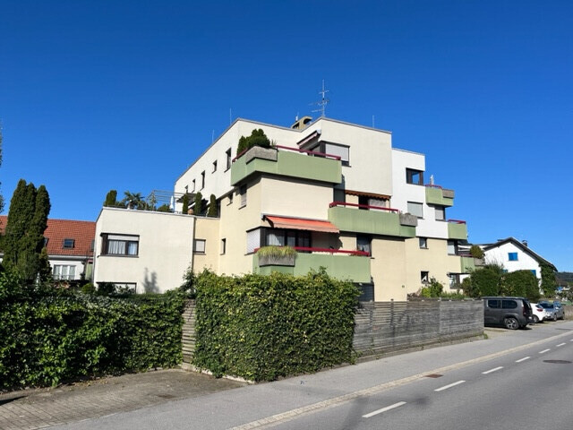 Gepflegte Dachgeschosswohnung mit Garage, Balkon und Keller in zentraler Lage!