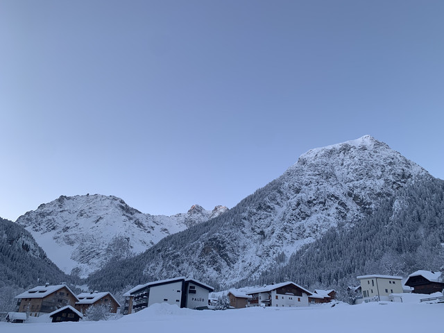 Renovierte, modern möblierte 50 m2 - Wohnung in Brand (Innertal 1) zu vermieten.