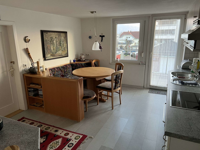 Schöne Altbaudachwohnung Restauriert und komplett Möbliert auch für WG geeignet.