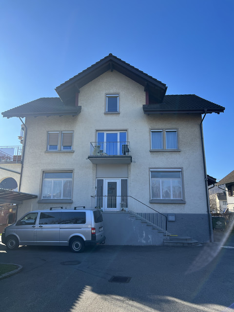 Schöne Altbaudachwohnung Restauriert und komplett Möbliert auch für WG geeignet.