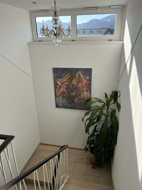 Schöne Altbaudachwohnung Restauriert und komplett Möbliert auch für WG geeignet.