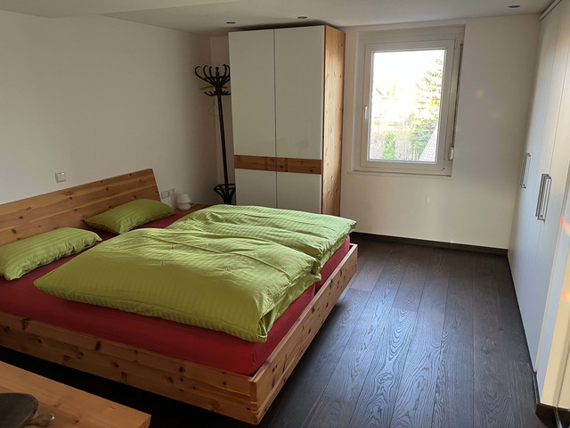 Schöne Altbaudachwohnung Restauriert und komplett Möbliert auch für WG geeignet.
