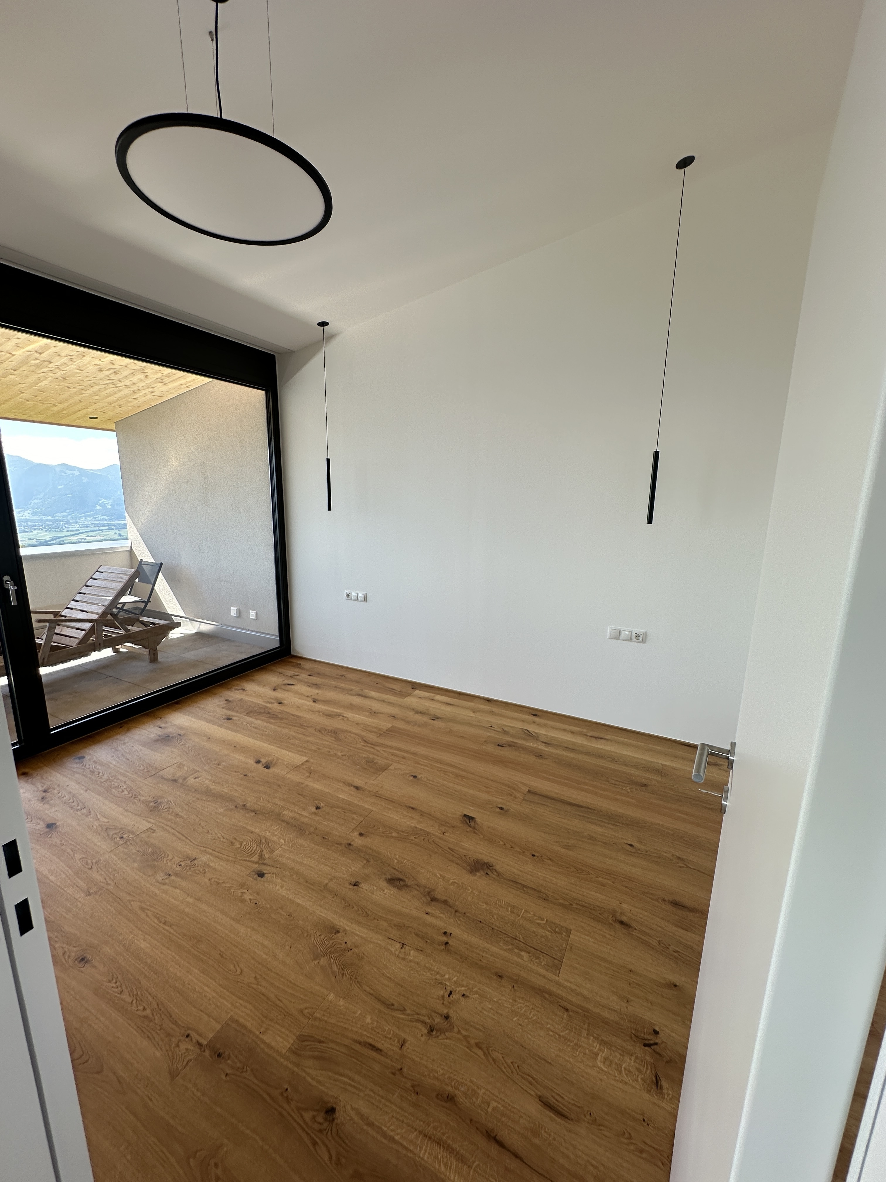 Exklusive Dachgeschosswohnung mit großer überdachter Veranda und atemberaubender Aussicht