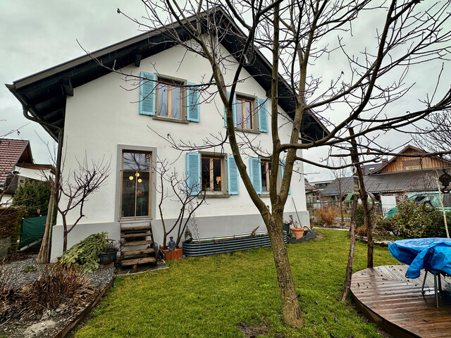 Großzügiges Wohnhaus mit großer Tenne mitten in Gisingen