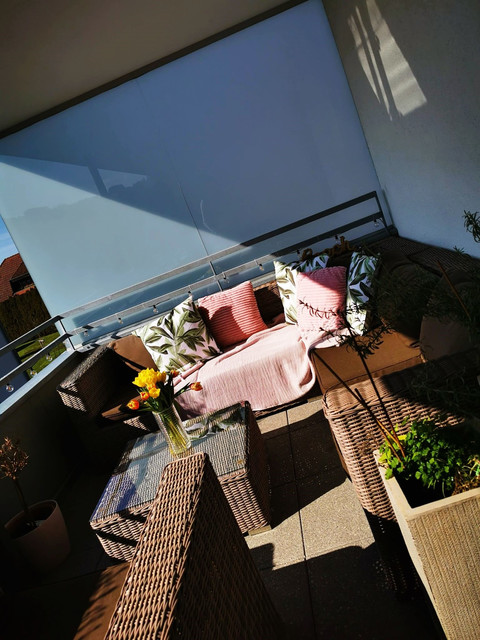 Stilvolle 4-Zimmer-Wohnung mit Terrasse und Bergblick in Höchst