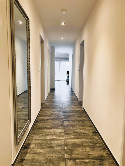 Stilvolle 4-Zimmer-Wohnung mit Terrasse und Bergblick in Höchst