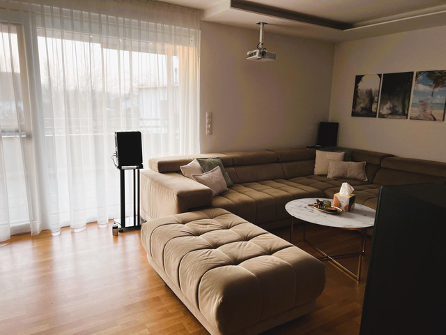 Stilvolle 4-Zimmer-Wohnung mit Terrasse und Bergblick in Höchst