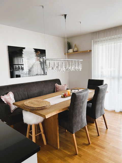 Stilvolle 4-Zimmer-Wohnung mit Terrasse und Bergblick in Höchst