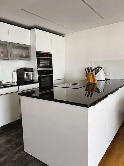 Stilvolle 4-Zimmer-Wohnung mit Terrasse und Bergblick in Höchst