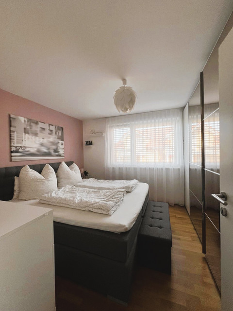 Stilvolle 4-Zimmer-Wohnung mit Terrasse und Bergblick in Höchst