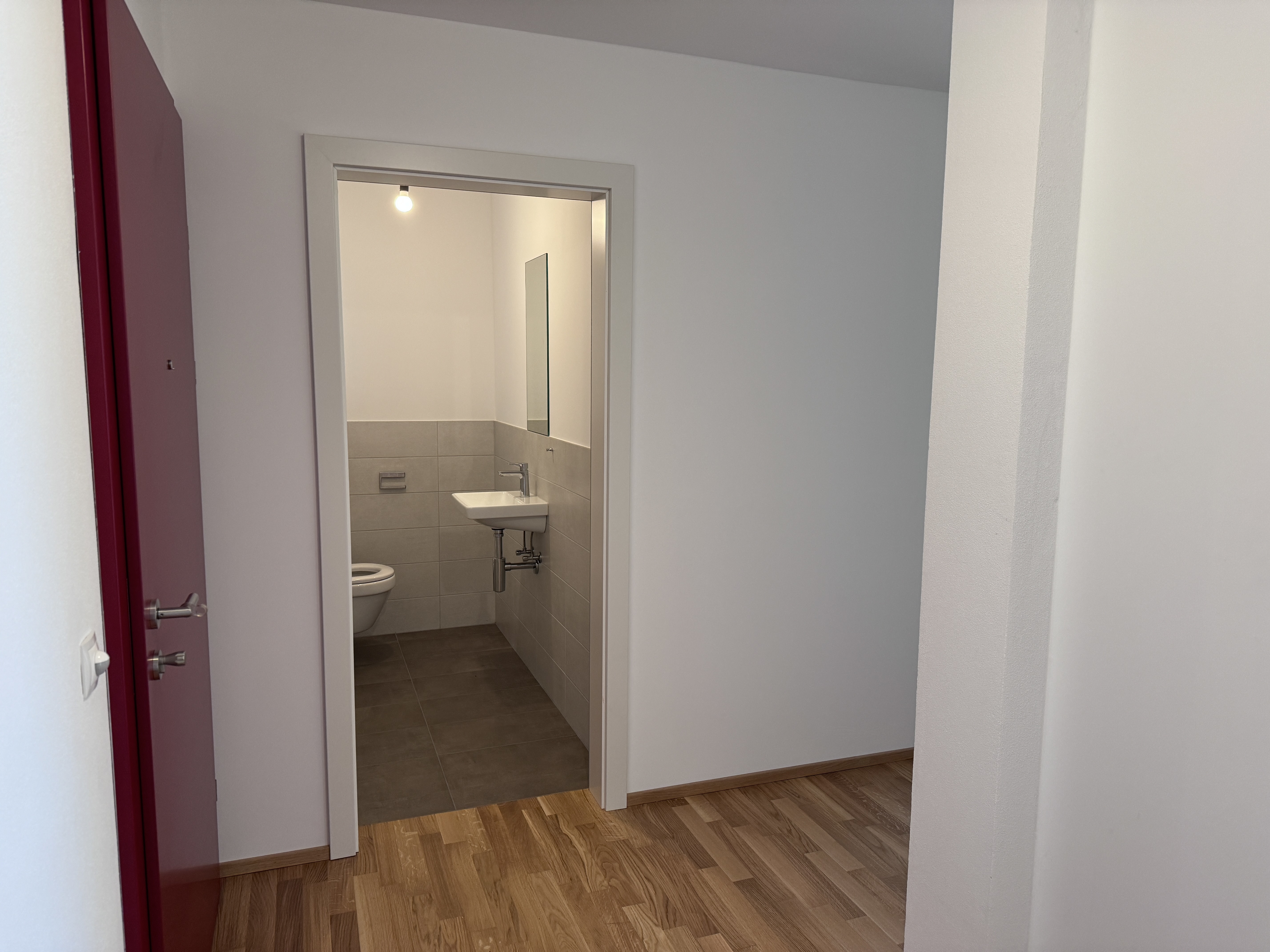 Große helle 4 Zimmer Wohnung oder Büro