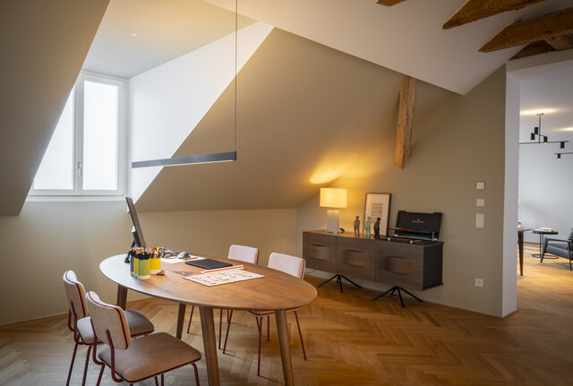 Dachgeschosswohnung in historischer Villa