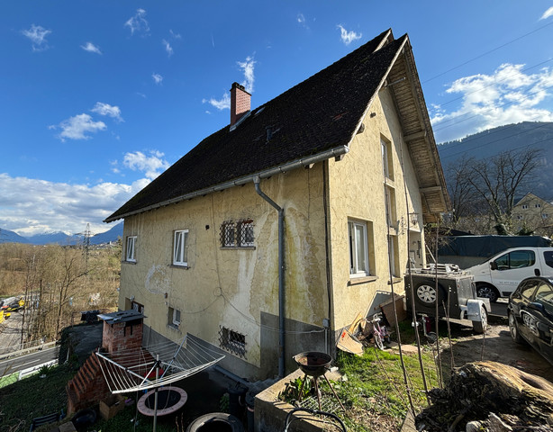 Grundstück mit Altbestand in Hanglage