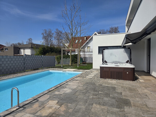 Hochwertiges Einfamilienhaus mit Wellnesskomfort und weitläufigem Grundstück