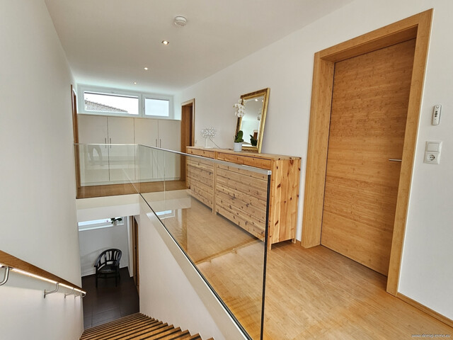 Hochwertiges Einfamilienhaus mit Wellnesskomfort und weitläufigem Grundstück