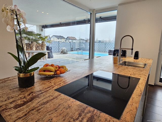 Hochwertiges Einfamilienhaus mit Wellnesskomfort und weitläufigem Grundstück