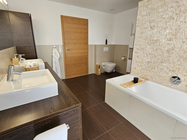 Hochwertiges Einfamilienhaus mit Wellnesskomfort und weitläufigem Grundstück