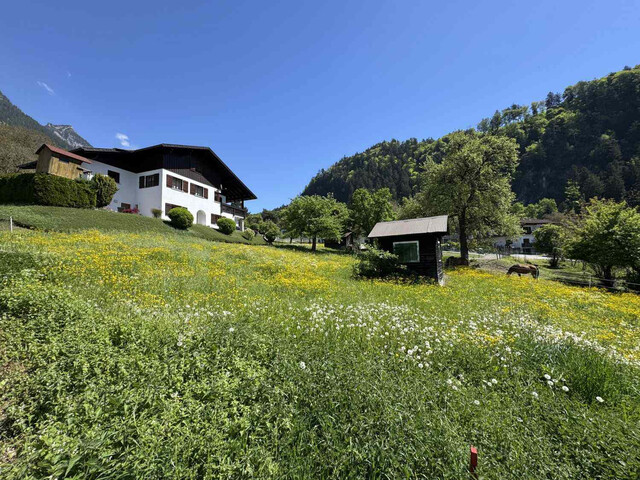Sonniges Baugrundstück mit herrlicher Aussicht