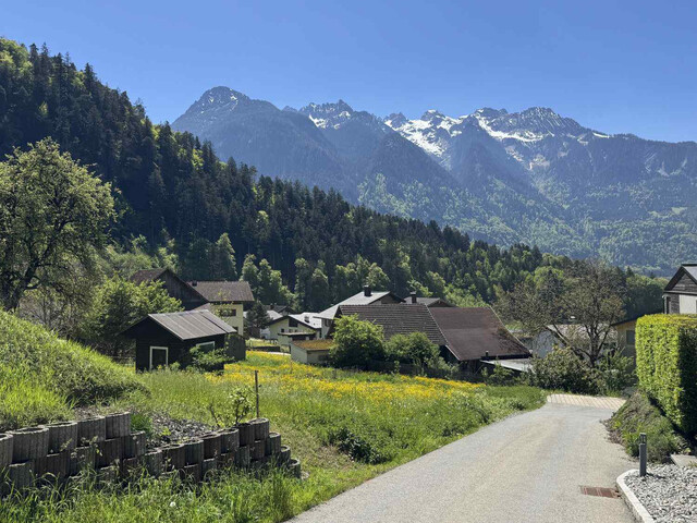 Sonniges Baugrundstück mit herrlicher Aussicht