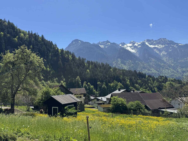 Sonniges Baugrundstück mit herrlicher Aussicht