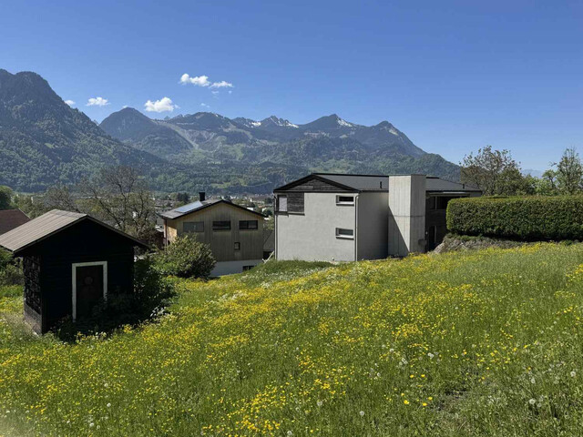Sonniges Baugrundstück mit herrlicher Aussicht