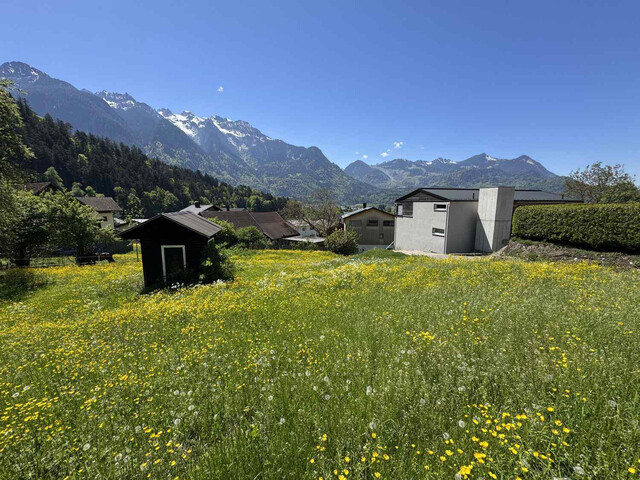 Sonniges Baugrundstück mit herrlicher Aussicht