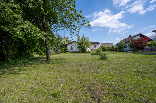 Ruhig und sonnig gelegenes Baugrundstück zu verkaufen