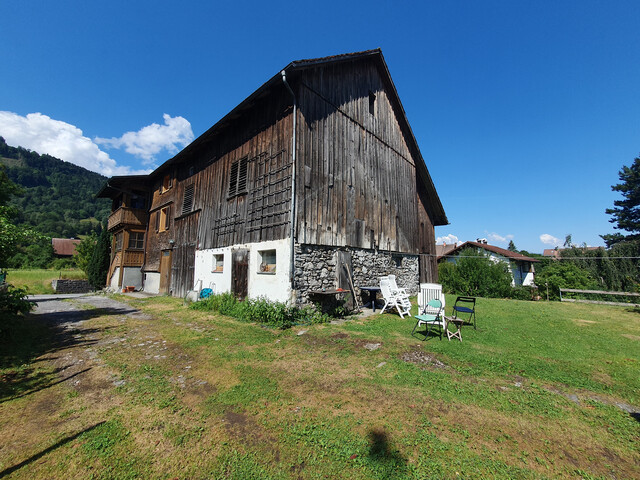 Haus mit Baugrund,  Charakter und Geschichte sucht neuen Eigentümer mit Vision