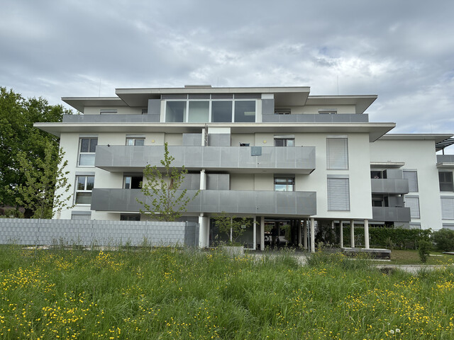 Sehr gepflegte, moderne 2 Zimmerwohnung mit großem Balkon und sehr schöner Aussicht