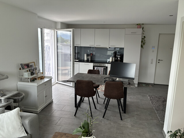 Sehr gepflegte, moderne 2 Zimmerwohnung mit großem Balkon und sehr schöner Aussicht