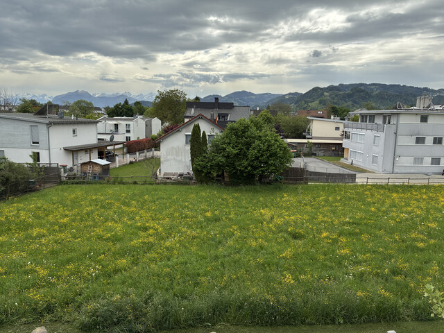 Sehr gepflegte, moderne 2 Zimmerwohnung mit großem Balkon und sehr schöner Aussicht