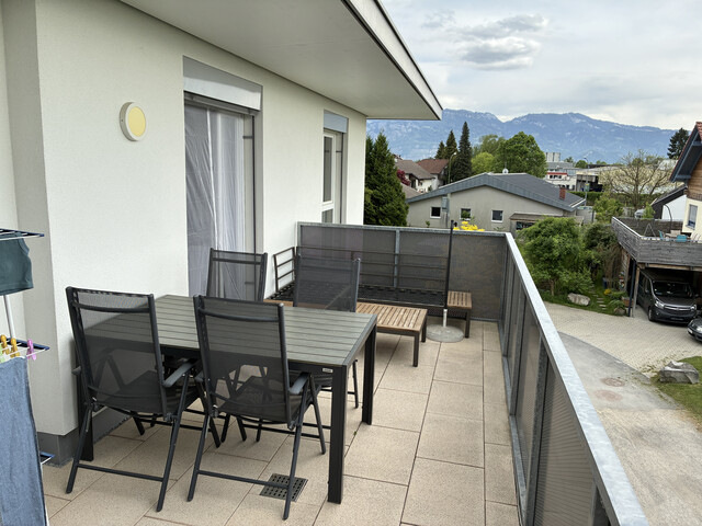 Sehr gepflegte, moderne 2 Zimmerwohnung mit großem Balkon und sehr schöner Aussicht