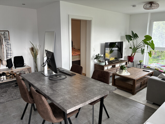 Sehr gepflegte, moderne 2 Zimmerwohnung mit großem Balkon und sehr schöner Aussicht