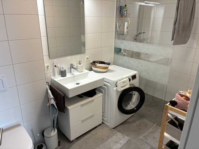 Sehr gepflegte, moderne 2 Zimmerwohnung mit großem Balkon und sehr schöner Aussicht