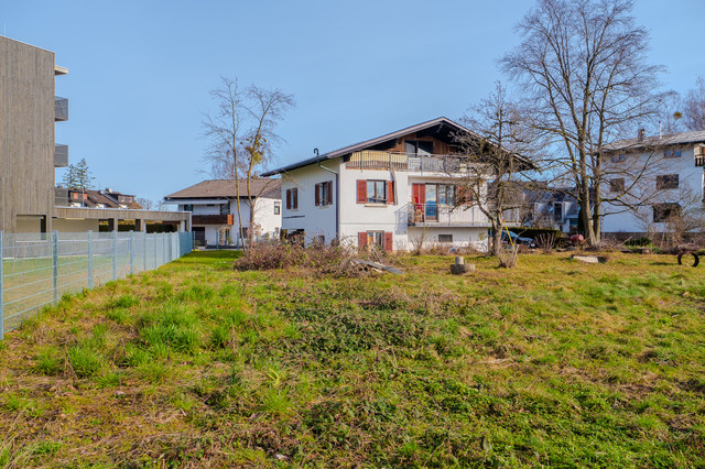 Sonniges - großes Grundstück mit Altbestand - hohe Baunutzung / ideal zur Errichtung einer Wohnanlage