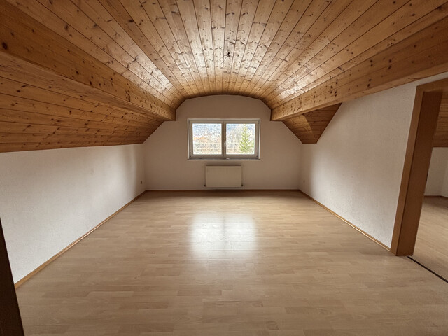 Schöne geräumige 3-Zimmer Dachgeschoßwohnung