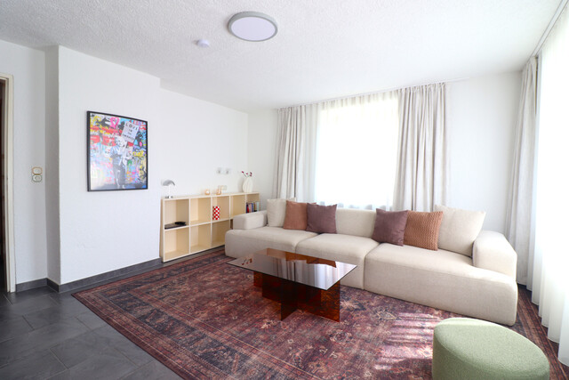 Behagliche 2,5 Zimmer Wohnung mit eigenem Gartenanteil und 2 Parkplätzen