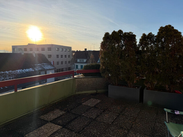 Gepflegte Dachgeschosswohnung mit Garage, Balkon und Keller in zentraler Lage!