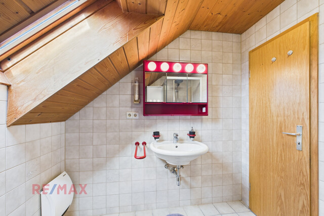 Zweistöckige Dachgeschosswohnung mit 5 Zimmern