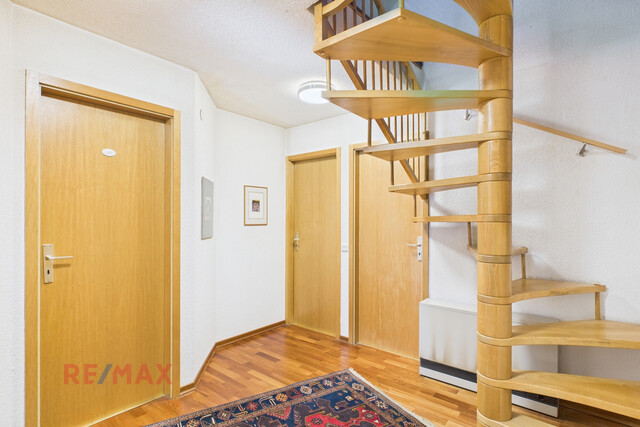 Zweistöckige Dachgeschosswohnung mit 5 Zimmern