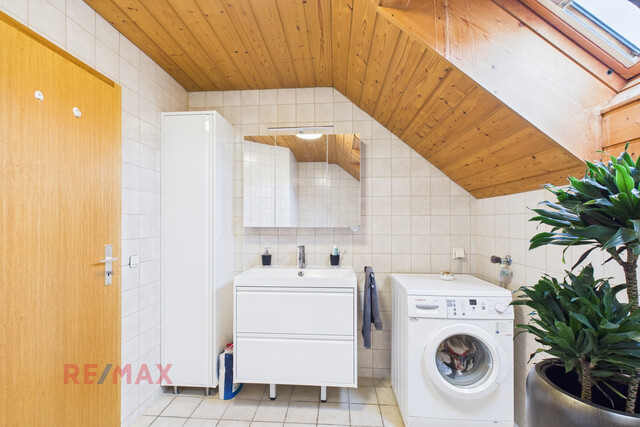 Zweistöckige Dachgeschosswohnung mit 5 Zimmern