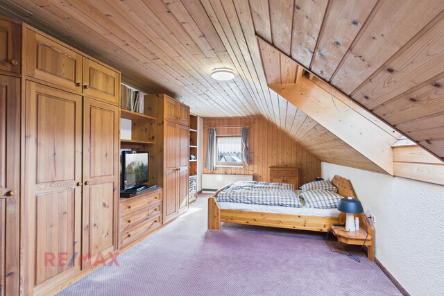 Zweistöckige Dachgeschosswohnung mit 5 Zimmern