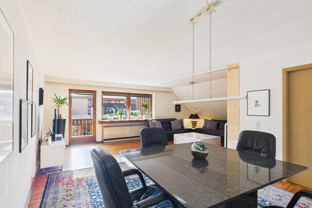 Zweistöckige Dachgeschosswohnung mit 5 Zimmern