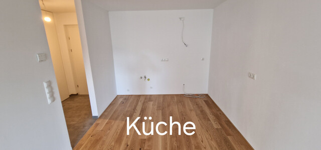 Neubau Gartenwohnung mit 20 m² Terrasse, 70 m² Garten,  6 m² Kellerabteil, 1 Tiefgaragenstellplatz à 20.000,00 e (Kauf)
